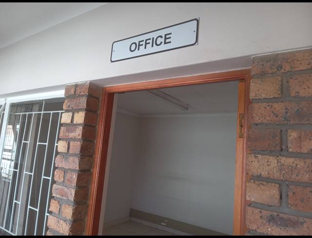 80M² BUILDING TO LET IN APEX
